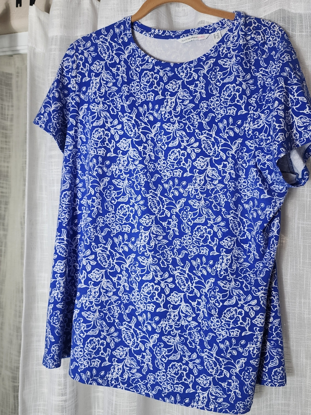 Isaac Mizrahi Royal Blue and White Floral Short Sleeve Tee